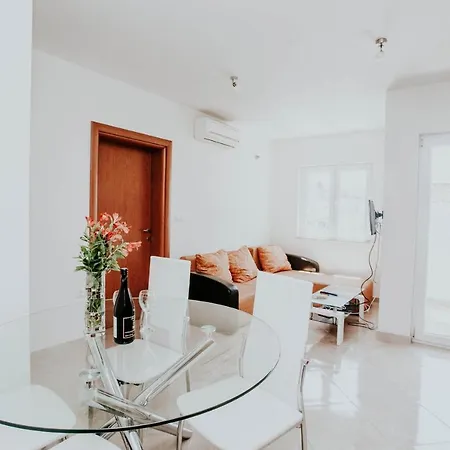 Apartment One Bedroom At 25 M Away From The With Sea View Furnished Balcony And Wifi Trogir